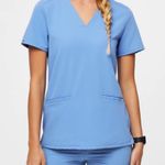FIGS  Casma Three Pocket Scrub Top: Ciel Blue Photo 0