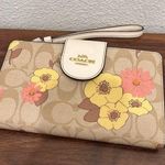 Coach Phone Wallet In Signature Canvas With Floral Cluster Print ch720 Photo 0