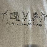 Amazon Women’s hockey graphic long sleeve top Photo 1