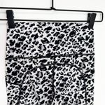 Zyia  Snow Leopard Pocket Brilliant Hi-Rise 7/8 Leggings sz 2 Athletic Activewear Photo 5