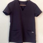 FIGS  XXS Casma Pocket Scrub Top in Purple Photo 1