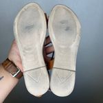 Via Scarpa Sandals Tan Brown Faux Leather Thong Flat Buckle Accent EU 36 US 6 Photo 4