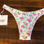 Kulani Kinis  Photo 0