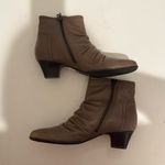 Clarks  Artisan Limbo Dance Slouch Boot Ankle Bootie Taupe Gray Leather Size 7.5 Photo 4