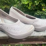 Bzees  Fusion Washable Slip On stretchy boat Shoes Beige/Silver Sz 9.5 Photo 0