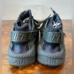 Nike Black Air Huarache Size 8.5 Photo 3