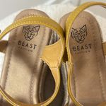 Beast Fashion gold Yellow Tan Platform Shoes size 7.5. NWOT! Photo 4