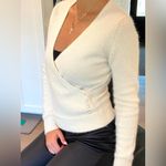 The Limited NICE PRETTY  sweater top💖🌷💗 Photo 6