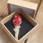 David Monn "DM 97" brooch featuring a bouquet of a dozen red roses with gold Photo 0