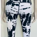 Alo Yoga Capri Airbrush Leggings Photo 5