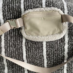 Lululemon  Bag Everywhere Belt Fleece Photo 2