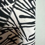 Nike ⭐️ black and white abstract pattern athletic leggings size medium Photo 8