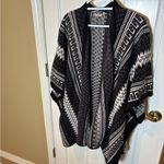 Urban Outfitters ECOTE LADIES BLACK AND WHITE PONCHO STYLE SWEATER (OS) EUC Photo 6