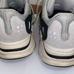 Yeezy 700 Boost Wave Runner Photo 4