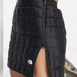 The North Face ADORABLE  Black Quilted Mini Skirt EUC XS Photo 0