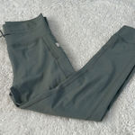 Vuori Womens Daily Form Legging in Marsh Size Small Preppy Workout Sports Photo 0