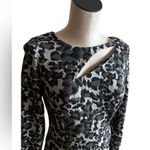 Kay Unger animal print fitted jersey knit stretch midi dress. Size 6 preloved Photo 3