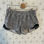 Lululemon  Hotty Hot Short II *2.5"
Ditsy Daisy White Black Photo 4