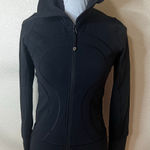Lululemon  In Stride Athletic Jacket thumbholes zipper zip black womens 4 Photo 0