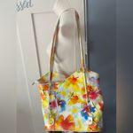Vibrant Floral Women's Tote Bag made in ITALY Red Photo 1