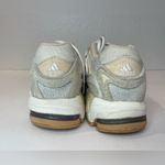 Adidas Women’s Response CL White Sneakers Size 6 Photo 4