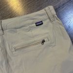 Patagonia EUC  Women's Size 8 Tan Beige Hiking Shorts Back Zip Pocket Activewear Photo 3