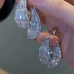 Simple Classic Style Solid Color Inlay Copper Rhinestones Silver Ear Studs Photo 3