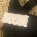 Astoria compression gio sports bra black textured and subtle green stripe‎ gym Photo 1