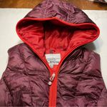 Eddie Bauer  Puffer Vest Women Sz M Purple Maroon Red Goose Down Fill EB550 Hood Photo 1