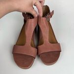 Gentle Souls Gwendaline Mauve Pink Leather Buckle T-Strap Wedge Heel Sandals 6.5 Photo 3