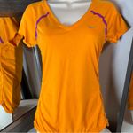 Nike  dryfit woman’s size small athletic t-shirt Photo 2