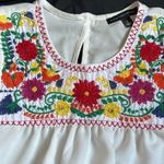 Signature Studio White Cold Shoulder Top With Floral Embroidery   Size Small Photo 5