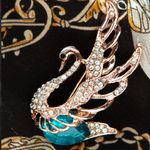 Elegant Swan Crystal Brooch Gold Photo 2