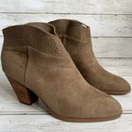 NWT Violet & Red Jackson Laser Cut Topline Booties in Taupe Tan Size 9 Photo 0