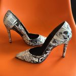 Go Chic Black and White Newspaper Print Pumps. Size undefined Photo 4