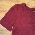 Loft Women's Jacquered Floral Patterned Short-sleeve Burgundy Crewneck Top Photo 1