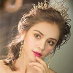 Elegant Gold Tiara with Crystal Accents Photo 0