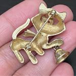 Vintage 70’s AVON Frisky Kitty Cat with Bell Blue Eyes Brooch Gold Photo 8