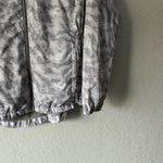 New Balance NB Size Large Gray Multi Gray Colored Running Rain Jacket Photo 4