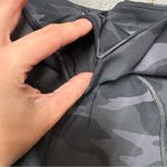 Athleta Black Grey Camo Ultimate 7/8 Tight Leggings Small High Waist Pocket Logo Photo 9