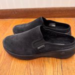 Skechers Women’s Goga Max Cozy Clog Slip-On Shoes in Black Suede Size 8.5 Photo 5