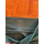Peloton  Emerald green scalloped ankle legging size small Photo 4