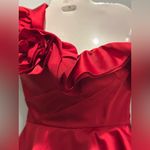 Muse Satin 3D Carnation Ruched Sweetheart neck one shoulder peplum Top NWT size0 Red Size 0 Photo 7