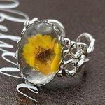 Handcrafted Women’s Yellow Daisy Flower Glass Cabochon Stainless Steel Ring Photo 0