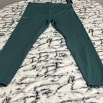 Under Armour Fitted High Rise Ankle Leggings Sz XL. Photo 0