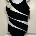 MiracleSuit  Black & White Sports Page Helix Swimsuit Size 22W NWT #0666 Photo 4