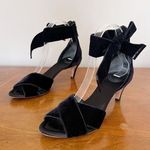 Chloé Chloe • Chris Bow Sandals heels black velvet ankle tie patent leather open toe Photo 0