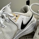 Nike : White Volleyball Sneakers Photo 11