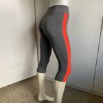 The North Face women’s small 3/4 pull on compression leggings gray/coral Photo 1