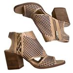 Vince Camuto EUC leather heeled sandals Photo 0